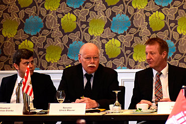 Foto von rechts: Innenminister Jäger, Innensenator Mäurer, Staatsrat Ehmke