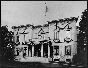 1890/93, Contrescarpe 21, Ecke Meinkenstraße, Haus von Bürgermeister August Lürman. Geschmückt anlässlich des Besuchs von Kaiser Wilhelm II 