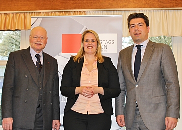 Foto von links: Senator Mäurer, Christina Jantz-Herrmann , Thomas Hitschler