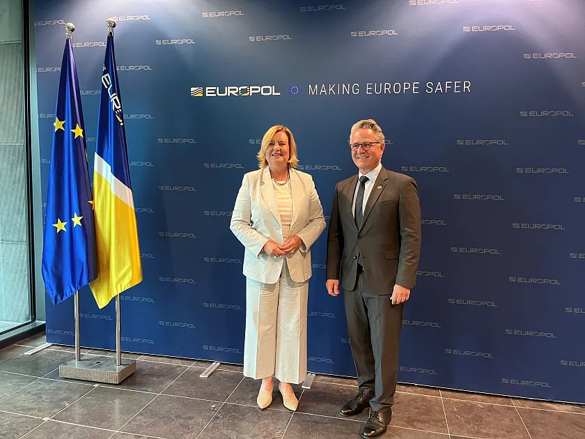 Foto: Innensenatorin Dr. Högl und Jürgen Ebner, Europol Interims-Exekutivdirektor