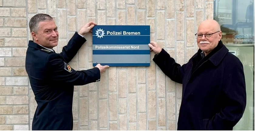 Abteilungsleiter Jan Müller (Regionale Abteilung Nord) und Innensenator Ulrich Mäurer