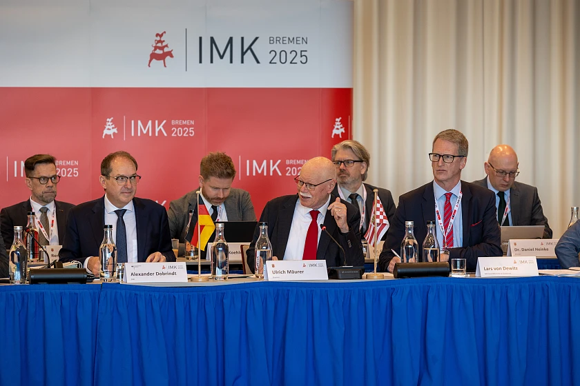 Bild: IMK_Tag3_Plenarsitzung_001 
&tilde; Bildnachweis: (c) Senator für Inneres und Sport