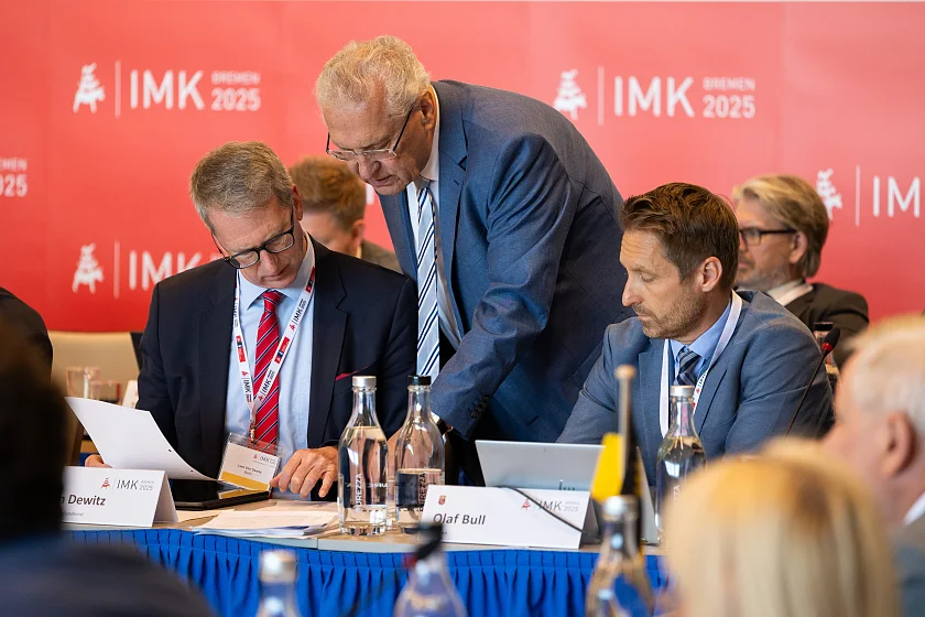 Bild: IMK_Tag3_Plenarsitzung_019 
&tilde; Bildnachweis: (c) Senator für Inneres und Sport